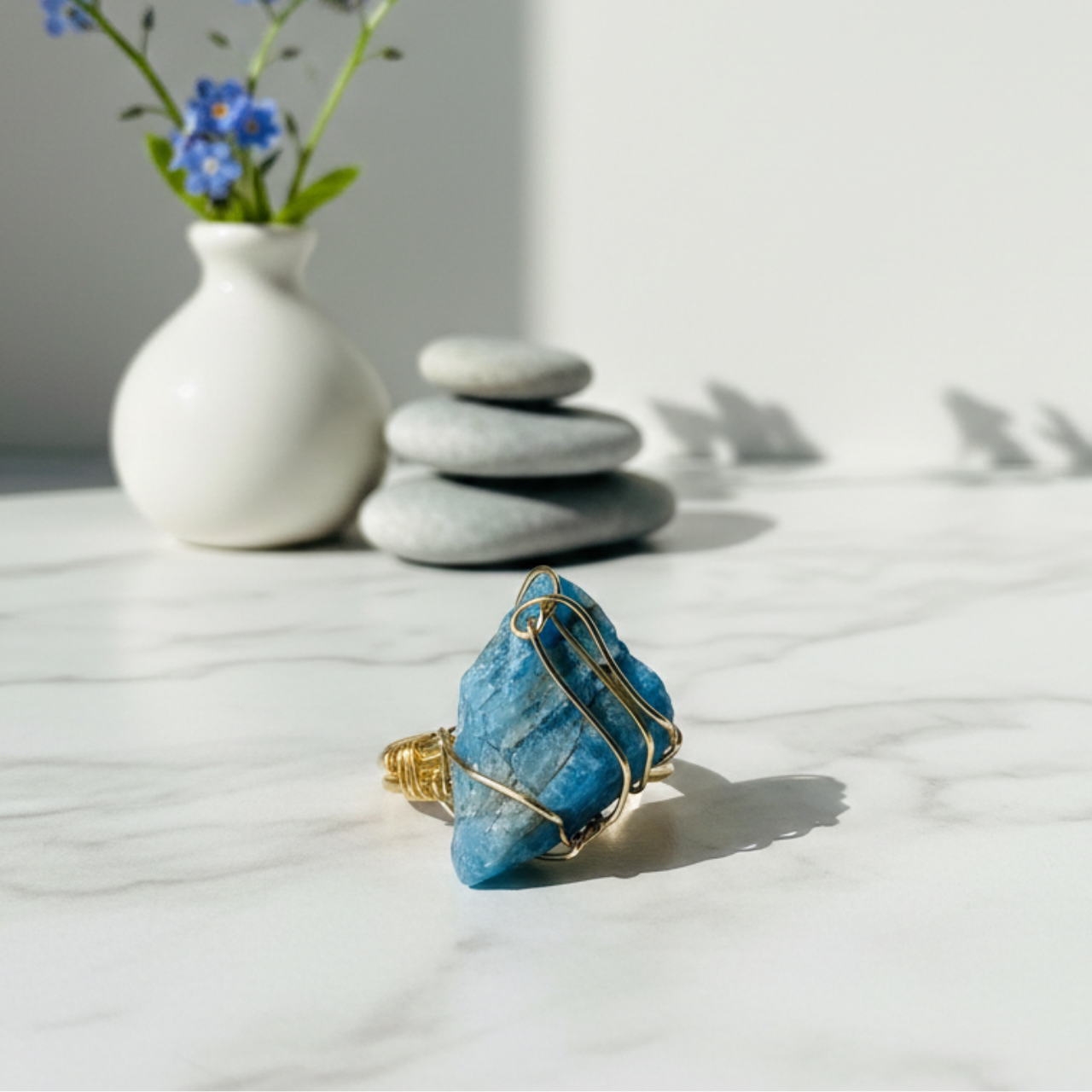 Deslumbrante Anel Ajustável de Apatita - Energiza.ME - Acessórios em Pedras Naturais e Terapias Deslumbrante Anel Ajustável de Apatita - Energiza.ME - Acessórios em Pedras Naturais e Terapias