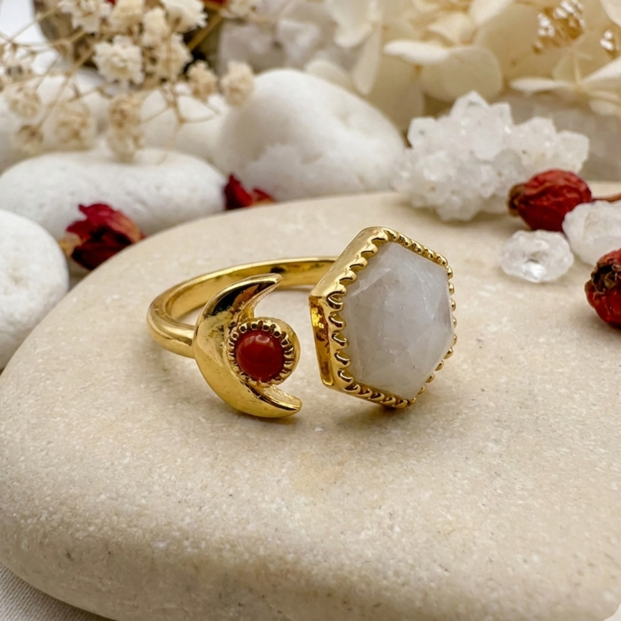 Eclético Anel Ajustável de Pedra da Lua - Energiza.ME - Acessórios em Pedras Naturais e Terapias Eclético Anel Ajustável de Pedra da Lua - Energiza.ME - Acessórios em Pedras Naturais e Terapias