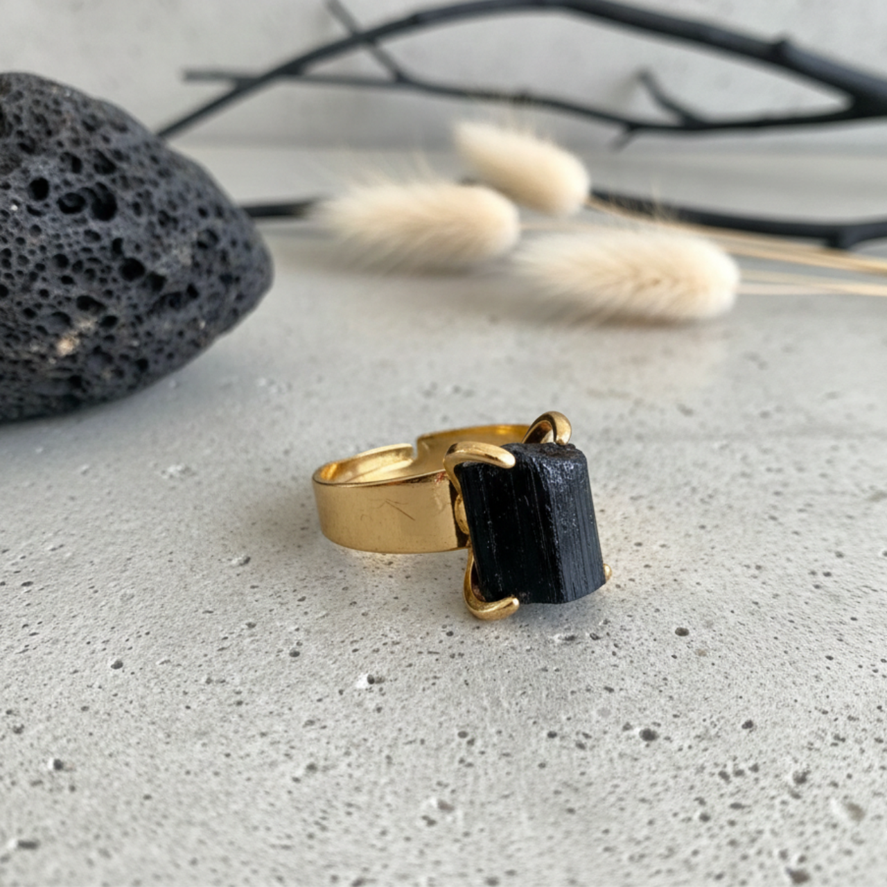 Luxuoso Anel Ajustável de Turmalina Negra - Energiza.ME - Acessórios em Pedras Naturais e Terapias Luxuoso Anel Ajustável de Turmalina Negra - Energiza.ME - Acessórios em Pedras Naturais e Terapias