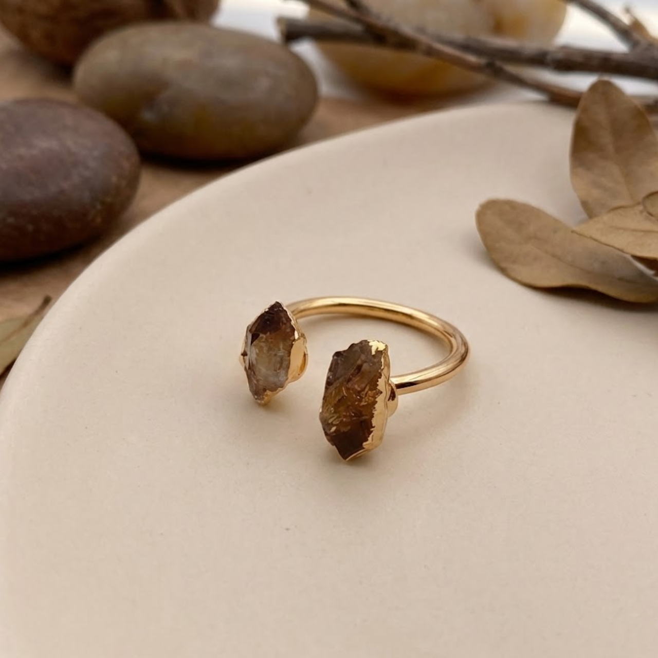 Opulento Anel Ajustável de Citrino - Energiza.ME - Acessórios em Pedras Naturais e Terapias Opulento Anel Ajustável de Citrino - Energiza.ME - Acessórios em Pedras Naturais e Terapias